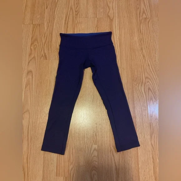 Lululemon 20” cropped, reversible leggings - Size 4 - Picture 4 of 9